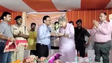 लखीसराय: बड़हिया पहुंचे केंद्रीय मंत्री सह लोकसभा सांसद राजीव रंजन, थावे टाटानगर ट्रेन को हरी झंडी दिखाकर गंतव्य के लिए किया रवाना