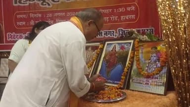 हाथरस: राधे गार्डन में विश्व हिंदू परिषद के स्थापना दिवस के उपलक्ष में कार्यक्रम का किया गया आयोजन, सैकड़ों कार्यकर्ता मौजूद