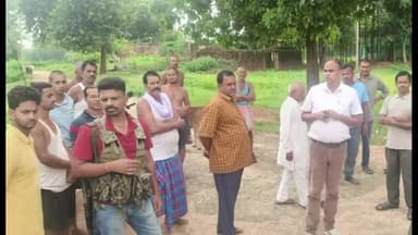 बिरनी: बैदापहरी गांव में मृतक के पीड़ित परिवार वालों से मिले विधायक विनोद कुमार सिंह