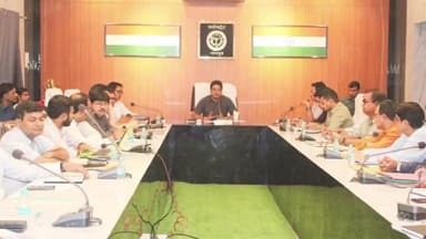 रामपुर: कलेक्ट्रेट सभागार में डीएम की अध्यक्षता में जिला पोषण समिति की मासिक बैठक करके पोषण प्रबंधन को लेकर संबंधित अधिकारियों क