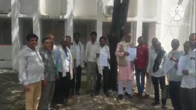 ललितपुर: विनेका तोरन निवासी ग्रामीणों का आरोप नामजद व्यक्ति द्वारा ग्राम सभा की भूमि पर अवैध तरीके से किया जा रहा निर्माण कार्य