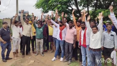 मड़िहान: अवर अभियंता की कार्यप्रणाली व भाषा शैली से नाराज ग्रामीणों ने विद्युत उपकेंद्र दीपनगर का किया घेराव जमकर की नारे बाज़ी