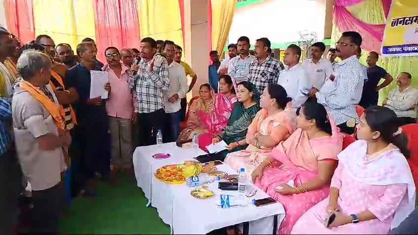 जिला स्तरीय जनसमस्या निवारण शिविर ग्राम पंचायत नारी में करेली बड़ी एवं ग्राम नारी के अवैध रेत उत्खनन का मुद्दा गरमाया I