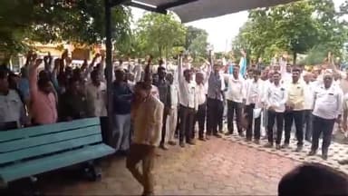 शाजापुर: मांगों को लेकर पंचायत सचिव एवं सहायक सचिव पहुंचे कलेक्ट्रेट कार्यालय, नायब तहसीलदार को सौंपा ज्ञापन