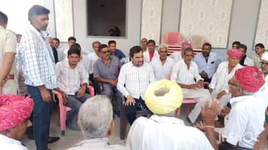 मूंडवा: मूण्डवा में अंबुजा सीमेंट कंपनी के खिलाफ पिछले लंबे समय से धरने पर बैठे किसानों ने की नागौर सांसद से की मुलाकात