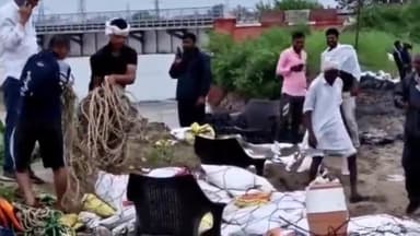 करनाल: करनाल शहर के नजदीक पश्चिमी यमुना नहर में दरार आने से बचाव कार्य जोरों पर जारी।