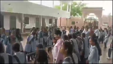 छोटीसादड़ी: नगर के शिवाजी मार्ग स्थित हरीश आंजना राजकीय बालिका विद्यालय में हुई रस्साकस्सी प्रतियोगिता