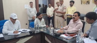 धौलपुर: कलेक्ट्रेट मै संभागीय आयुक्त ने की जनसुनवाई, अधिकारियों को दिए सख्त निर्देश