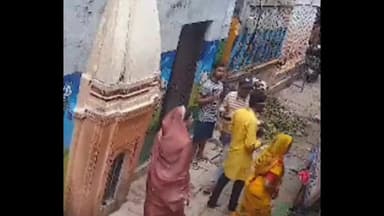 वाराणसी में दर्शनार्थियों के 17 फोन लेकर गाइड फरारः काशी विश्वनाथ का दर्शन करने आए थे दक्षिण भारतीय श्रद्धालु