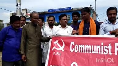 गुना नगर: CPI ने जज्जी बस स्टैंड पर किया प्रदर्शन, की राज्य परिवहन निगम को फिर से शुरू करने की मांग