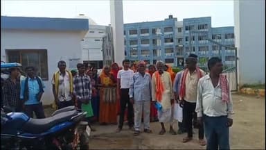 गोड्डा: लता गाँव के डीलर के खिलाफ दर्जनों ग्रामीण पहुँचे समाहरणालय, डीसी और डीएसओ को दिया आवेदन, तीन माह से नही मिला राशन