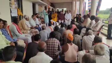 सारंगपुर: नैनवाड़ा में बीजेपी सदस्यता अभियान की बैठक में शामिल हुए राज्य मंत्री गौतम टेटवाल पार्टी कार्यकर्ताओं की संबोधित