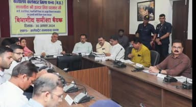 शाहनगर: पन्ना जिले के प्रभारी मंत्री इंदर सिंह परमार  ने कलेक्ट्रेट सभाकक्ष में की विभागीय योजनाओं की समीक्षा