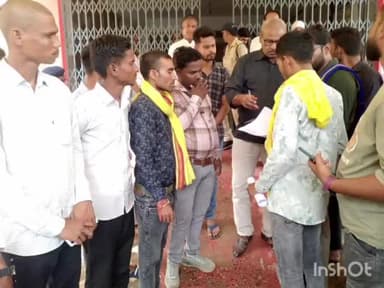 बल्देवगढ़: आदिवासी युवा शक्ति संगठन द्वारा आदिवासियों पर किए जा रहे अत्याचार के विरोध में टीकमगढ़ जिला कलेक्टर को सौंपा ज्ञापन