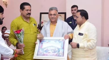 शाहनगर: पवई विधायक प्रहलाद सिंह लोधी ने पन्ना सर्किट हाउस पहुंच कर पन्ना जिले की प्रभारी मंत्री इंदर सिंह परमार का किया स्वागत