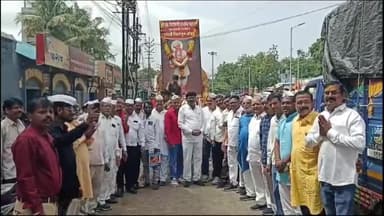 धुळे: श्री संत सेनाजी महाराज यांचा पुण्यतिथी निमित्त केशव गार्डन परिसरातून भव्य मिरवणुकीच्या आयोज