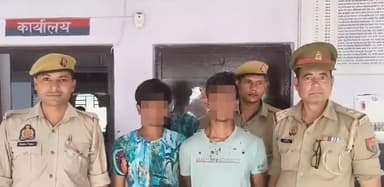 सासनी: सासनी पुलिस ने दो अभियुक्तों को गिरफ्तार कर एक बाल अपचारी को पुलिस निगरानी में लिया अपमिश्रित देसी शराब यूरिया बरामद
