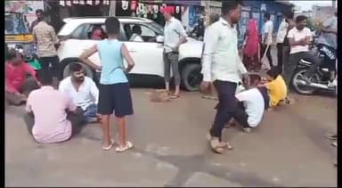 जोधपुर: सांगरिया फाटा चौराहे पर गंदे पानी के निकासी को लेकर क्षेत्र वासियों ने रास्ता जाम कर किया प्रदर्शन