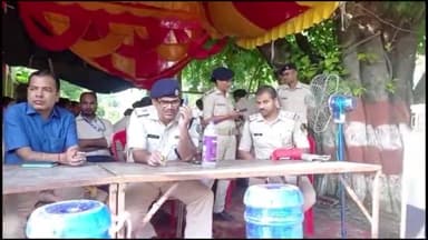 हुसैनगंज: महावीरी आखाड़ा जुलूस के दौरान बीडीओ की जलाई गई वाहन मामलें में तनाव को देखते हुए पुलिस कर रही कैंप