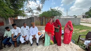 मकराना: ग्राम उचेरिया चारणा में सीसी ब्लॉक सड़क निर्माण कार्य का पूर्व विधायक व प्रधान ने किया शुभारंभ