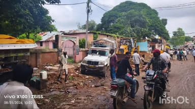 हटा: मड़ियादो में बालक शाला स्कूल के पास से हटाई गईं दुकानें, कई जगहों पर नाली निर्माण में बाधक बन रहे अतिक्रमण को हटाया गया