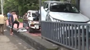 हुज़ूर: भोपाल के बागसेवनिया बस स्टैंड पर  दिखा रफ्तार का कहर, बस स्टॉप में घुसी तेज रफ्तार फॉर्चुनर