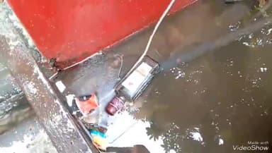 मिर्ज़ापुर: कलेक्ट्रेट में युवक द्वारा शराब पीने और शराब के नशे में धुत नीम के पेड़ के पास सोते हुए वीडियो सोशल मीडिया पर हुआ वायरल