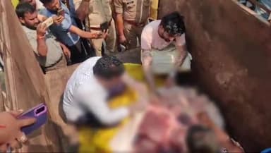 हाथरस: आगरा-अलीगढ़ नेशनल हाईवे के गांव लहरा बाईपास पर सूचना पर गौसेवकों ने छोटा हाथी टेंपो में मीट के साथ दो लोगों को पकड़ा