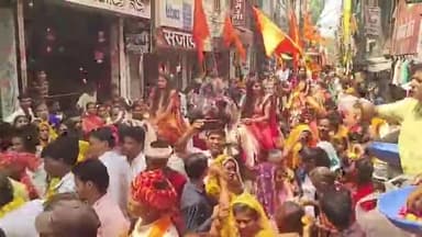 गुना नगर: शहर के कोल्हुपुरा स्थित शनि देव  मंदिर से  कुशवाह समाज द्वारा भगवान लव-कुश की जयंती पर निकाला गया चल समारोह