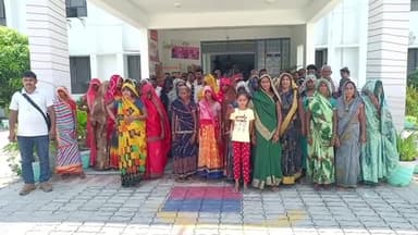 मंझनपुर: डोरमा के प्रधान पर जानलेवा हमला व घर में लूटपाट मामले में FIR दर्ज ना होने पर लोगों ने पुलिस कार्यालय का किया घेराव