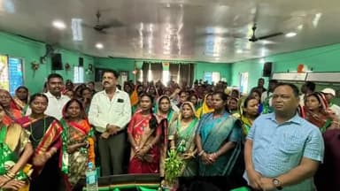 गिरिडीह: बस स्टैंड रोड स्थित झामुमो ज़िला कार्यालय में मिलन समारोह का किया गया आयोजन