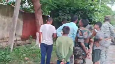 गिरिडीह: ऑफीसर कॉलोनी स्थित पीएचडी कार्यालय के समीप बिजली पोल के नीचे अर्थिंग वाली तार की चपेट में आने से एक भैंस की हुई मौत