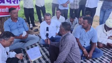 मेरे जायल विधानसभा क्षेत्र के ग्राम- #सरासनी में JSW सीमेंट कम्पनी के खिलाफ किसानों के धरने पर उनके साथ मौजूद रहा...