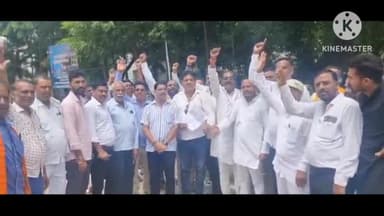 ललितपुर: रा.पं.रा.ग्रा.प्र.सं के पदाधिकारियो ने 5 सूत्रीय मांगों को लेकर विकास भवन परिसर में प्रदर्शन करते हुए CDO को सौपा ज्ञापन