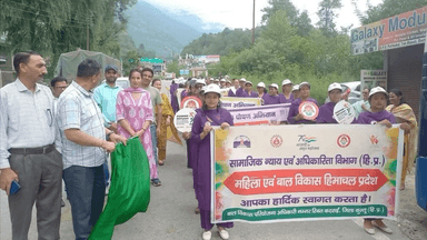 बंजार: पोषण अभियान के तहत पतलीकुहल में आंगनबाड़ी कार्यकर्ताओं ने निकाली रैली