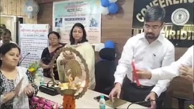 गिरिडीह: डीसी ऑफिस सभाकक्ष में उपायुक्त ने राष्ट्रीय यक्ष्मा उन्मूलन कार्यक्रम के तहत की वयस्क बीसीजी टीकाकरण कार्यक्रम की शुरुआत