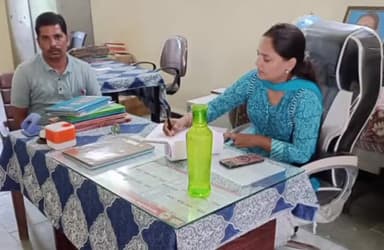 खातेगांव: विकासखंड शिक्षा अधिकारी ने किया विद्यालय का आकस्मिक निरीक्षण,कक्षाओं में पहुंचकर छात्राओं से ली शैक्षणिक गतिविधि की जान