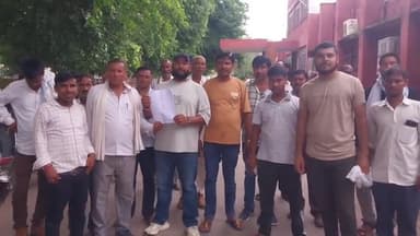 धौलपुर: दूबेपुरा स्कूल के क्षतिग्रस्त होने पर पुननिर्माण की मांग को लेकर कलेक्टर से मिले ग्रामीण