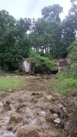 उंडवेला हनुमानजी मंदिर के पास झरना बहना शुरू ये जानकारी समाज सेवी कमलाशंकर निनामा ने दी,और दर्शन करने वाले लोगो की भीड़