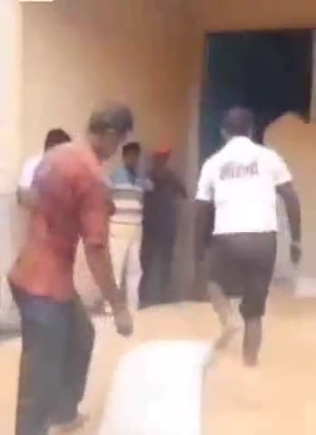 निघासन में सरकारी गल्ला बेचते हुए पकड़ा गया कोटेदार:  तहसीलदार ने ट्रक सहित मौके पर 50 कुंतल गल्ला किया बरामद