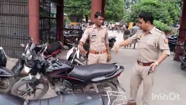 हाथरस: जिला अस्पताल चौकी प्रभारी अवधेश कुमार ने जिला अस्पताल परिसर में खड़ी बिना लॉक की आधा दर्जन बाइकों का किया चालान