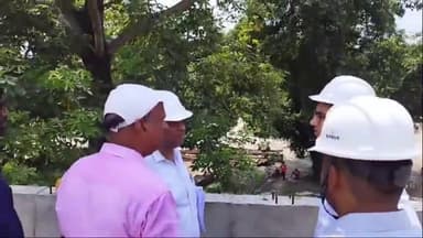 मोतिहारी: पूर्वी चंपारण डीएम ने मोतीहारी कोर्ट समीप बन रहे ऊपरी पुल सह सड़क निर्माण कार्य का किया निरीक्षण