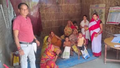 मोतिहारी: जिले के चटिया बडहरवा पंचायत में आंगनबाड़ी केंद्र का बीडीओ ने किया जांच सेविका सहायिका मिली अनुपस्थित