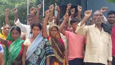 हिलसा: महीनों से खराब बिजली ट्रांसफॉर्मर बदलने की मांग को लेकर मखदुमपुर गांव के उपभोक्ताओं ने बिजली कार्यालय पर किया प्रदर्शन