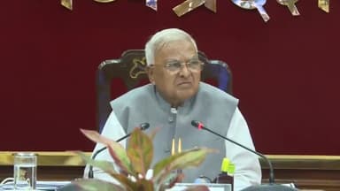 हुज़ूर: राजभवन में राज्यपाल मंगुभाई पटेल ने जनजातीय प्रकोष्ठ विभाग और पंचायत एवं ग्रामीण विभाग के साथ समीक्षा बैठक ली