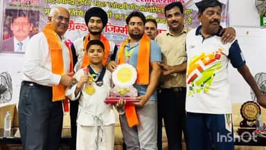 औरैया: लखनऊ में आयोजित ताइक्वांडो प्रतियोगिता में दिबियापुर के मयंक चौहान ने जीता गोल्ड मेडल,जिले का नाम किया रोशन