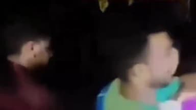 जलेसर: युवकों का तमंचा लहराते हुए सोशल मीडिया पर वीडियो हुआ वायरल थाना व कस्बा जलेसर के मोहल्ला घोसियांन का मामला।