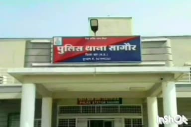 पीथमपुर: ग्राम रातीखेड़ा में युवक ने बुरी नीयत से युवती का पकड़ा हाथ व की छेड़छाड़, आरोपी के खिलाफ प्रकरण दर्ज