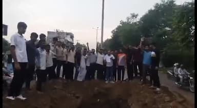 जोधपुर: बासनी के सरस्वती नगर के व्यापारियों ने डिवाईडर पर लग रहे मोबाईल टावर को लेकर विरोध किया।