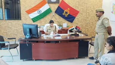 औरैया: दिबियापुर क्षेत्र के कोकर मुख्यालय में पहुंचे फरियादियों की एसपी चारू निगम ने जनसुनवाई के तहत सुनी समस्याएं